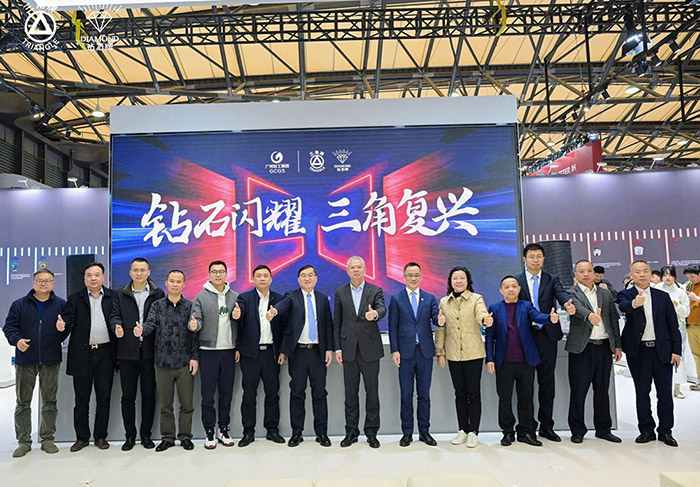  “完美平台全程直播”“钻石牌”60年家电老字号惊艳亮相AWE ——致敬经典为传承，国货创新谋复兴